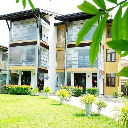 Sea Breeze Deluxe Inn Негомбо Экстерьер фото