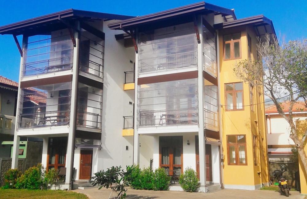 Sea Breeze Deluxe Inn Негомбо Экстерьер фото