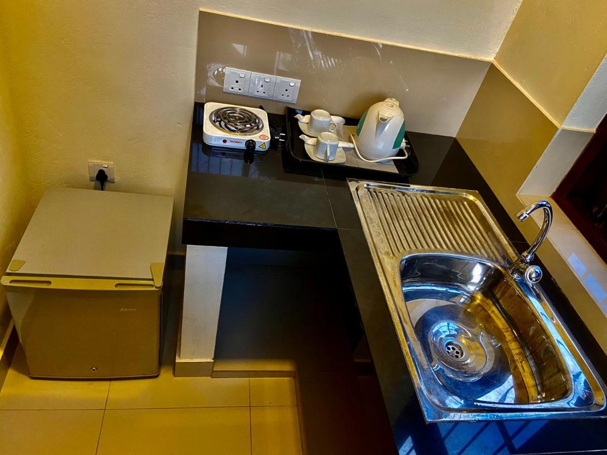 Sea Breeze Deluxe Inn Негомбо Экстерьер фото