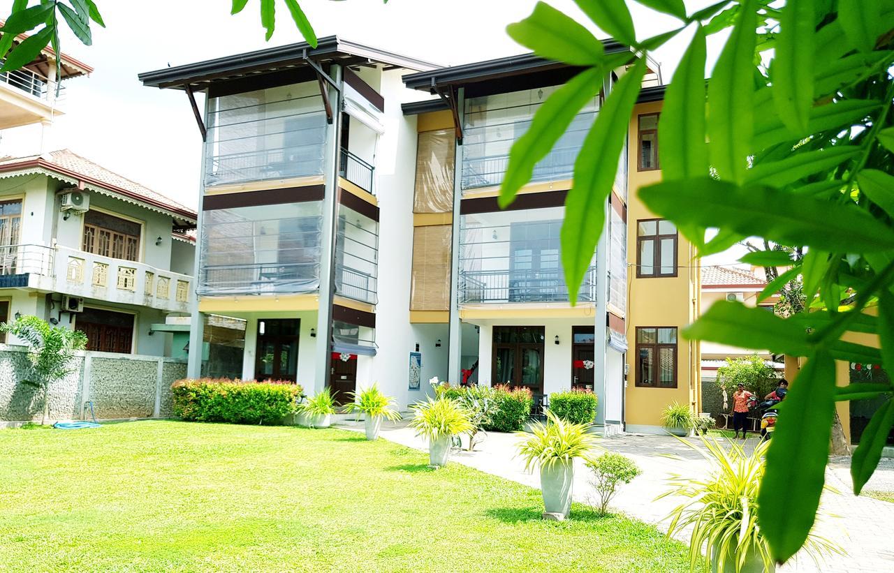 Sea Breeze Deluxe Inn Негомбо Экстерьер фото